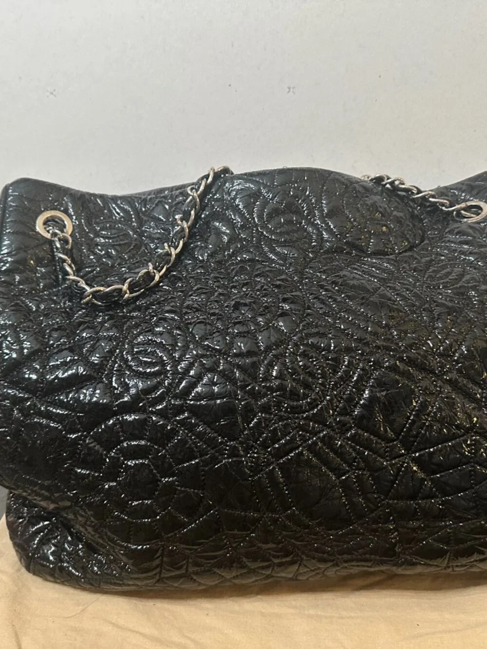 Chanel Graphic Edge Tote Patent Vinyl East West Black 2008 Silver Hardware - Picture 2 of 10